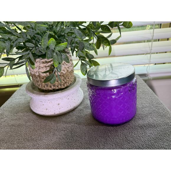 Gold Canyon Candles Med 16oz Giggles Highly Scented Candle Hard to Find - Picture 1 of 2